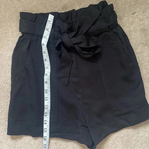H&M paperbag high waist shorts size 4 black elastic waist with belt - Picture 5 of 6